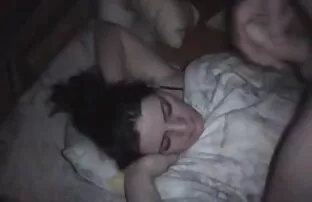 XXX Flickorna hitta en borste xnnx porr som en dildo, och kul