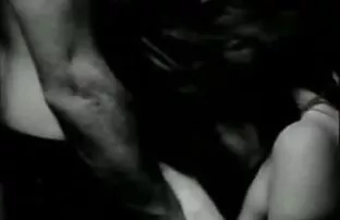 XXX Hon tjänade till bordet med nakna röv och fitta porr sexx
