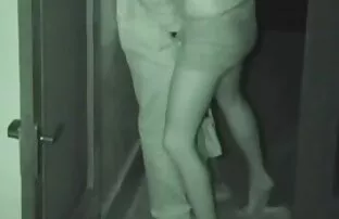 XXX Ngur porr video gratis kör en vit hund