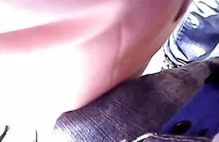XXX Damen visade att hålet är på en intim sexx porr plats