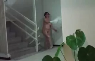 XXX Det är Helen guy porr Petrovich som röker.